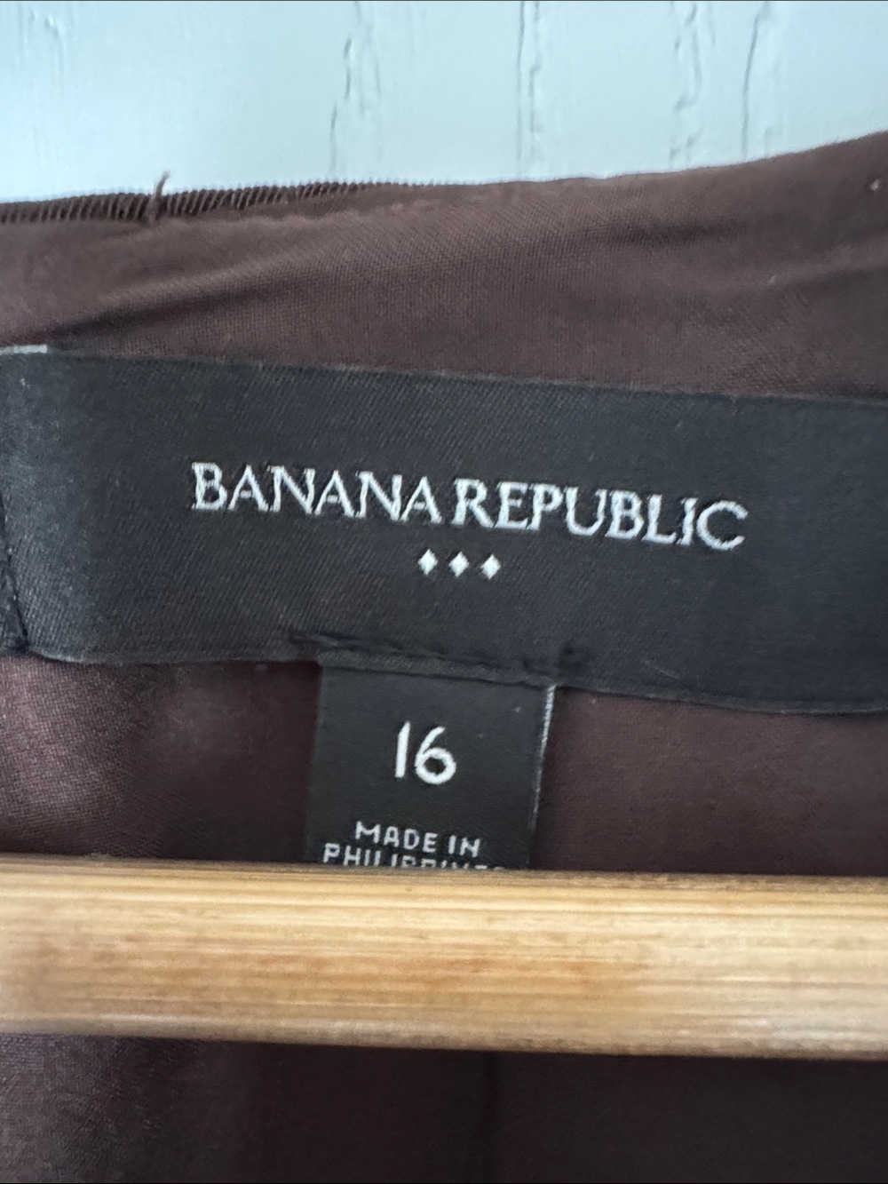 Banana Republic Dark Brown V-Neck Structured Cap Sleeve Blouse - Picture 3 of 4